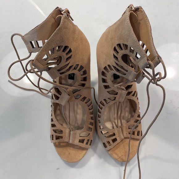 Shoemint lace up beige heels 7.5 - Picture 2 of 3